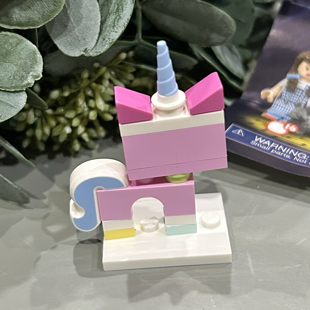 The LEGO Movie 2 Minifigures Series 71023 Pink Unikitty Minifigure Mini Build - Picture 4 of 6
